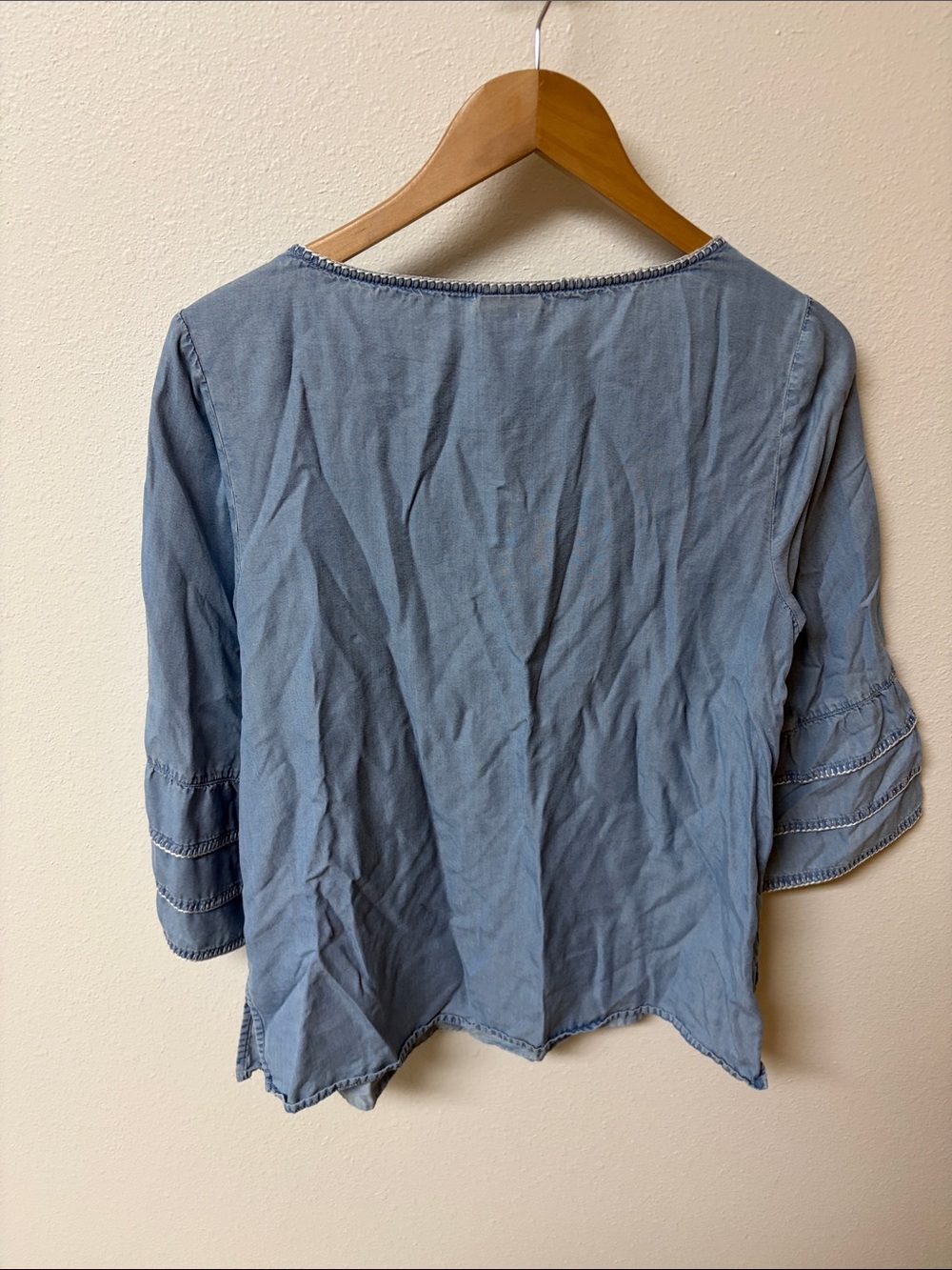 J. Jill Light Blue denim Blouse fits women’s size M - Picture 3 of 3